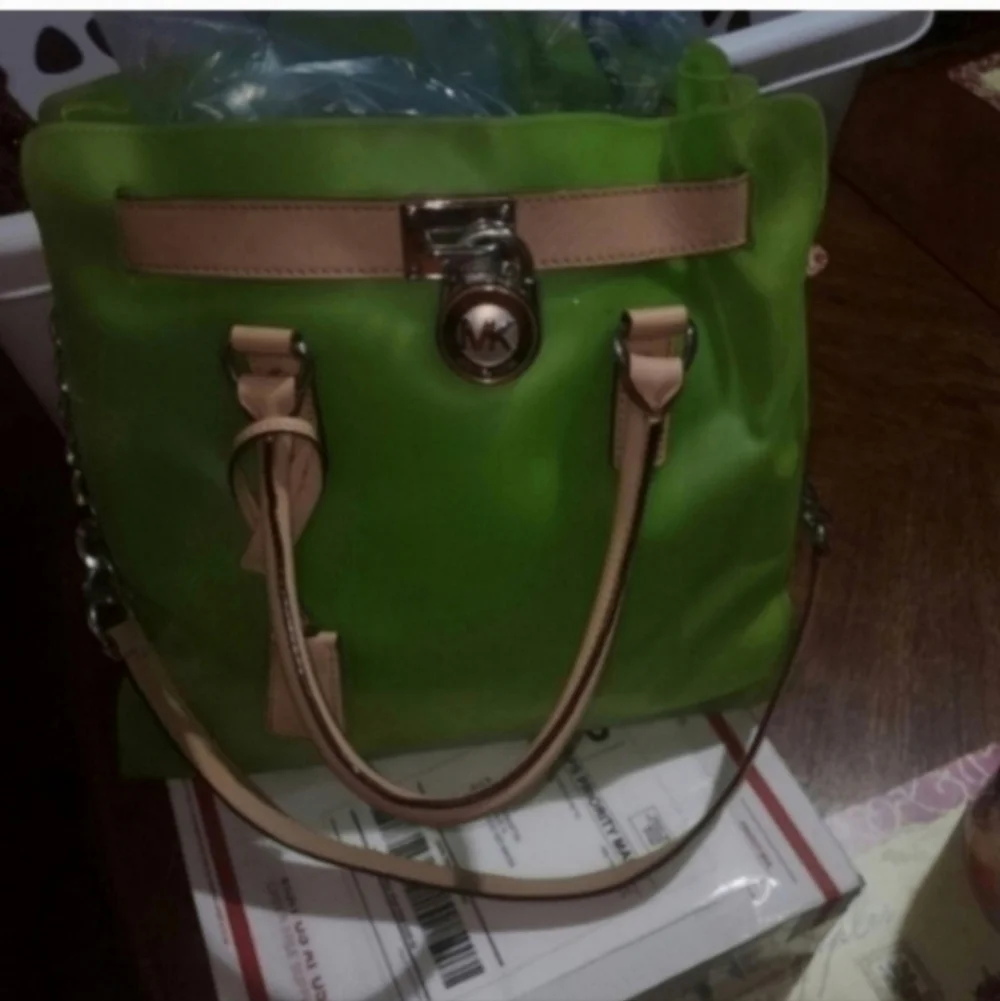 💣💣 Limited RARE HTF VINTAGE MICHAEL KORS NEON GREEN FROSTED JELLY HAMILTON - Picture 8 of 8